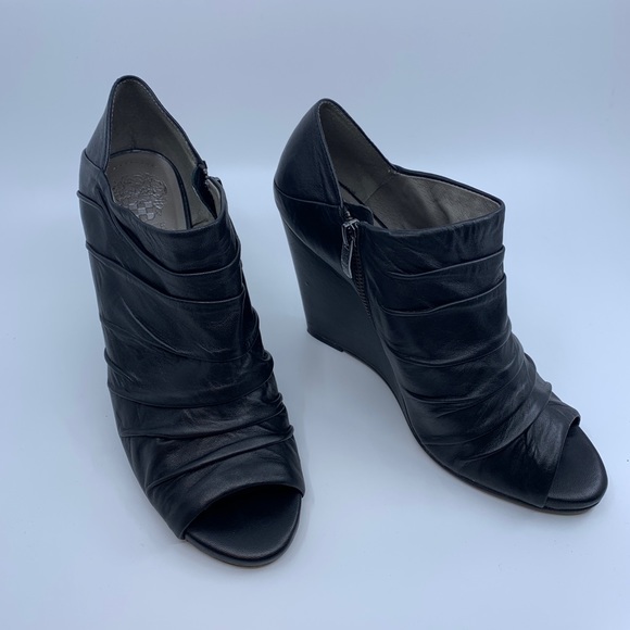 Vince Camuto Zandy Wedge Peep Toe 9 1/2 B
